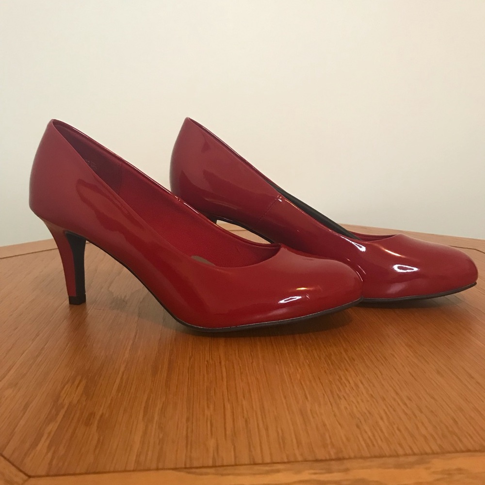 Red pumps